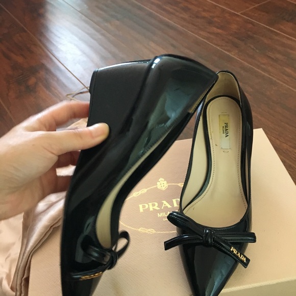 Prada classy logo pointed toe pump - Picture 4 of 8